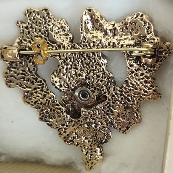 Antique Gold Ribbon Heart w/ Opal - Picture 7 of 12